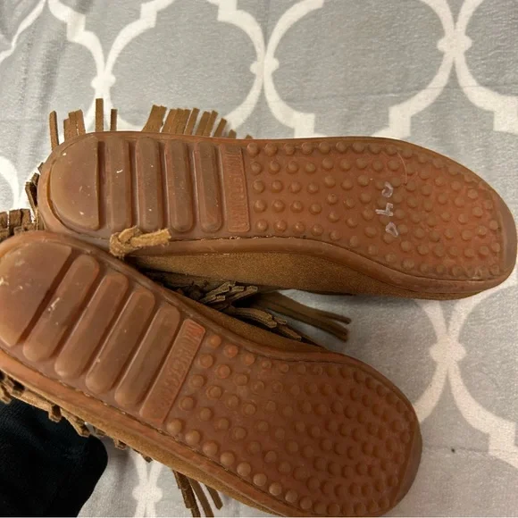 Minnetonka moccasin boots size 6 euc - Picture 5 of 7